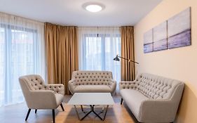 Chic 2Bd Flat With Modern Furniture On Aldomirovska By Flat Mаnager